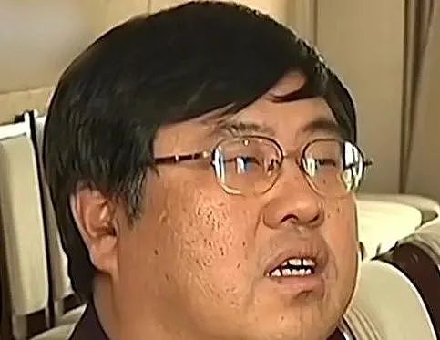 FTX帝国崩塌记：一场价值百亿的加密骗局如何浮出水面