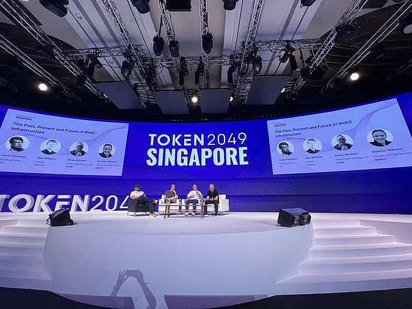 比特币冲击3.5万美元：狂欢前的蓄势？